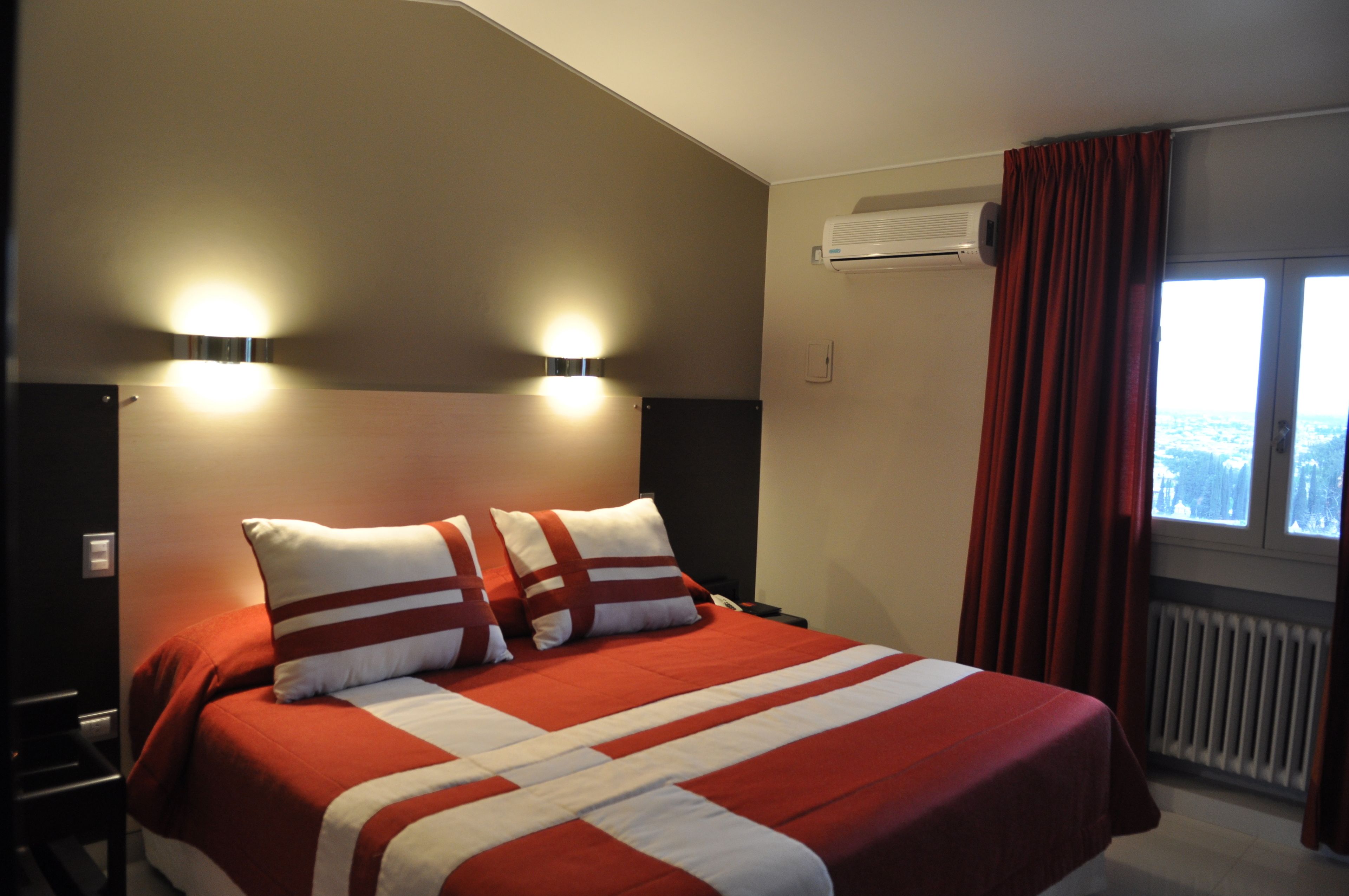 superior room, 1 queen bed | minibar, in-room safe, free wifi, bed sheets