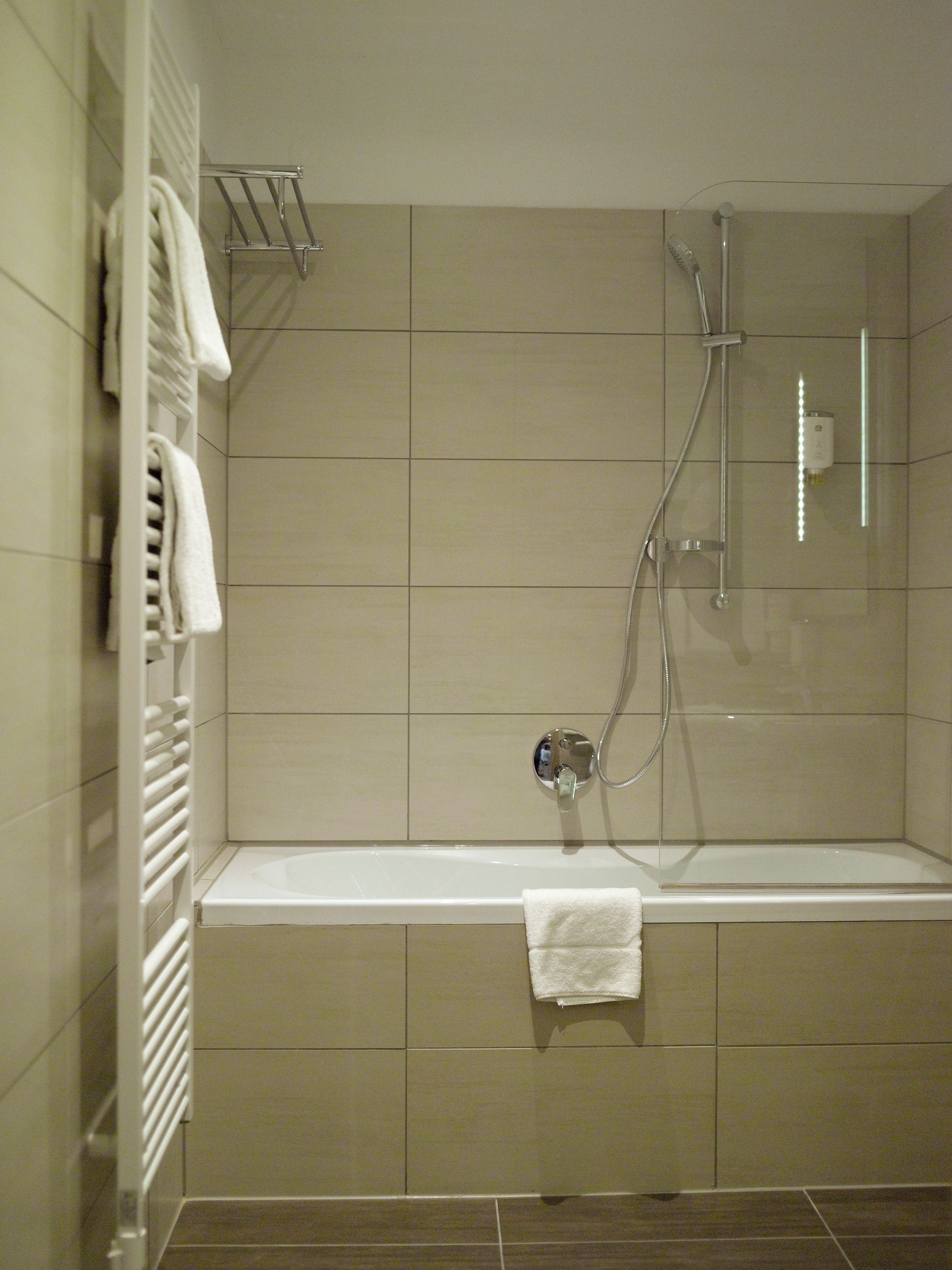 deep-soaking bathtub