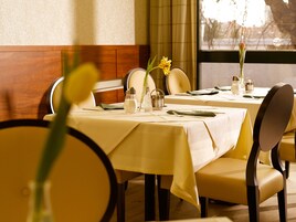 Café da manhã com buffet todos os dias mediante uma taxa