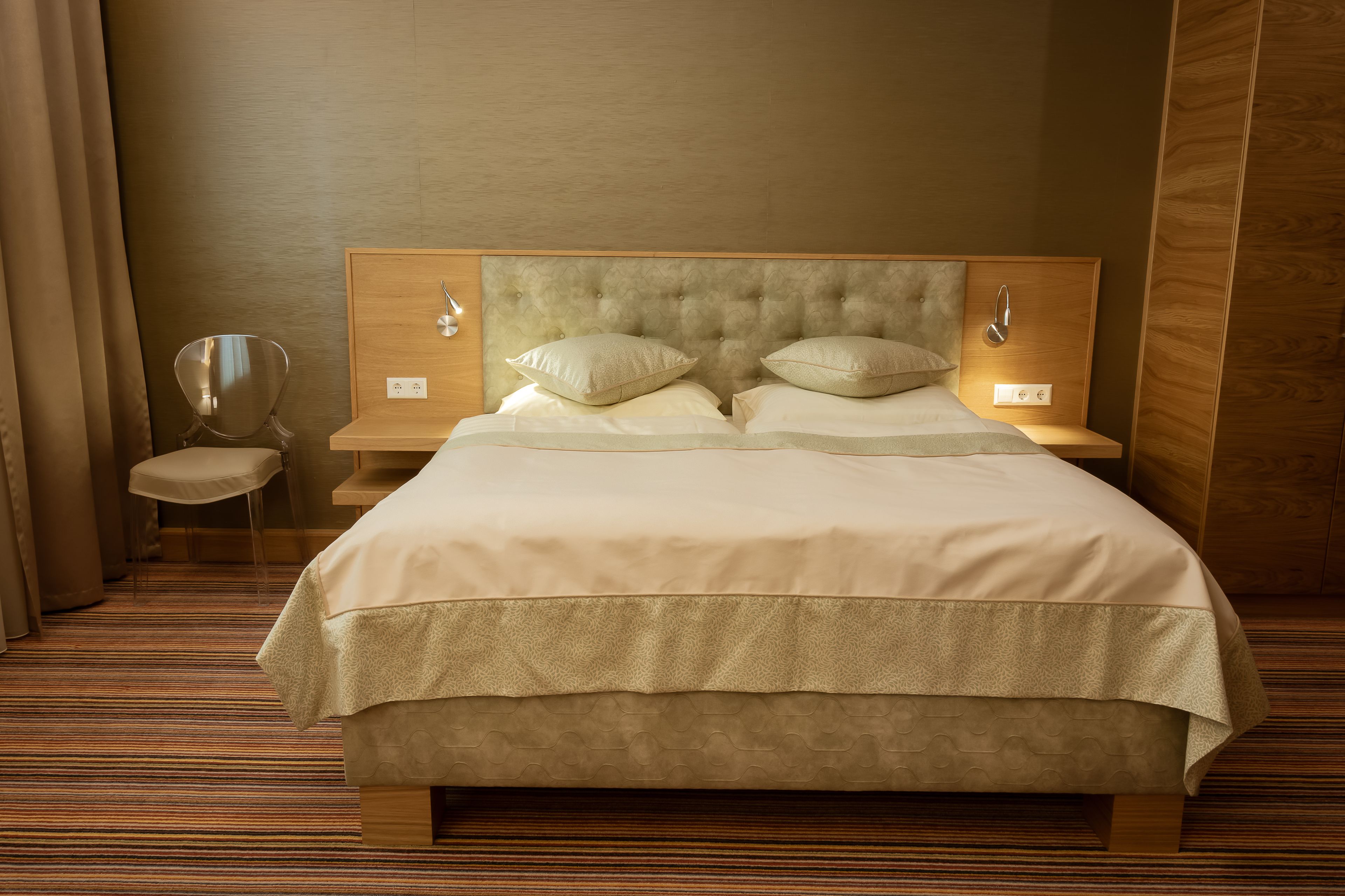 double room, comfort plus | minibar, in-room safe, desk, blackout curtains