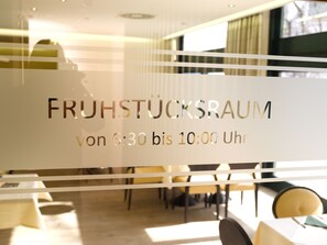 Frokostbuffé hver dag (EUR 19 per person)