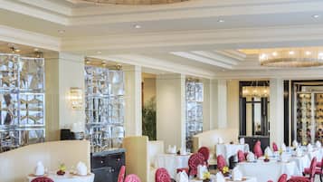 Daily buffet breakfast for a fee