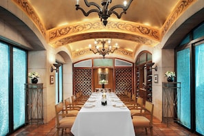 3 restaurants, breakfast, lunch served; local and international cuisine