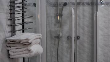 Suite | Bathroom shower