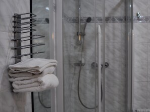 Suite | Bathroom shower - Opera Hotel (Prague)