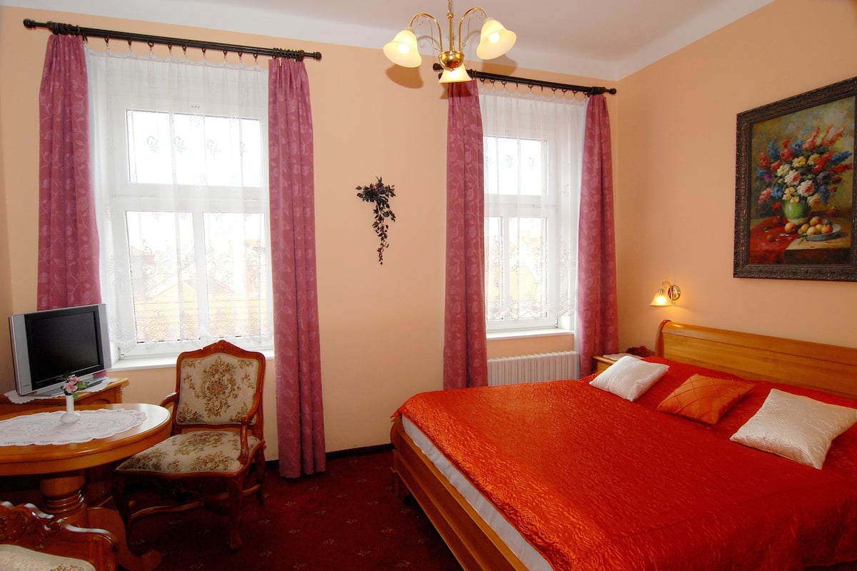 Standard Double or Twin Room | Hypo-allergenic bedding, minibar, in-room safe, cribs/infant beds