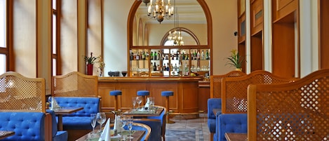 Bar lounge