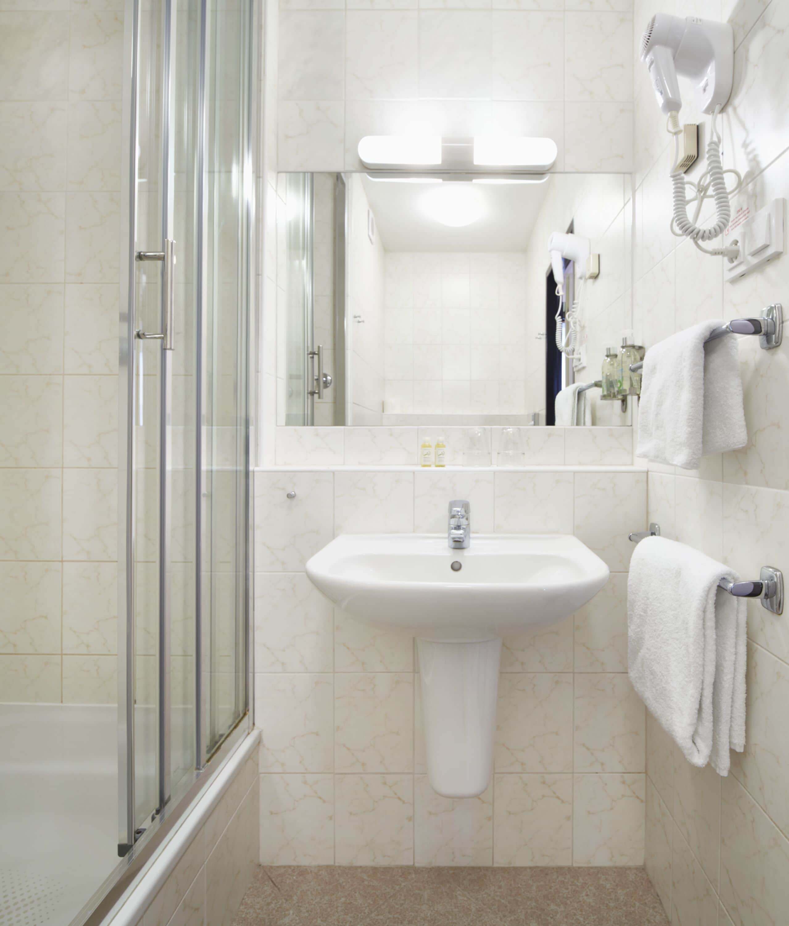 shower, free toiletries, hair dryer, towels