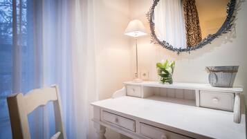 Comfort Double Room | Bathroom amenities | Free toiletries, hair dryer, towels
