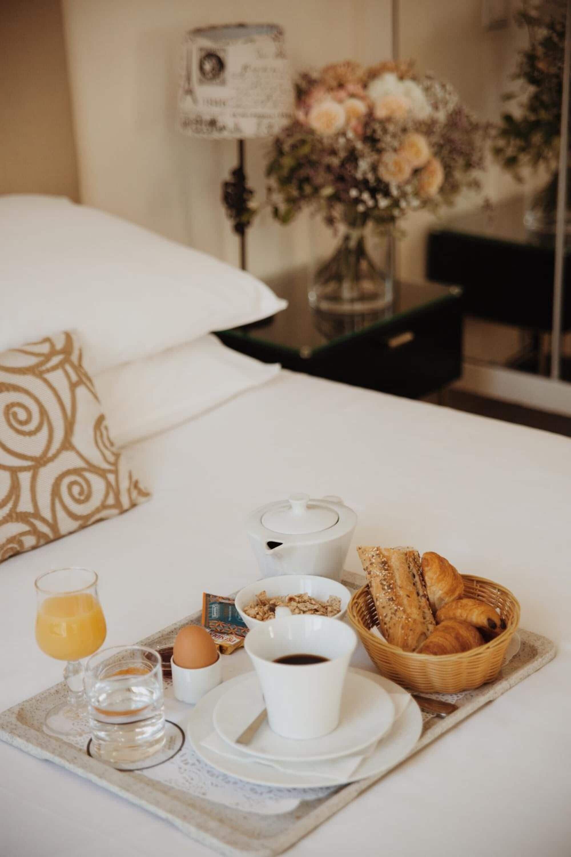 daily continental breakfast (eur 12 per person)