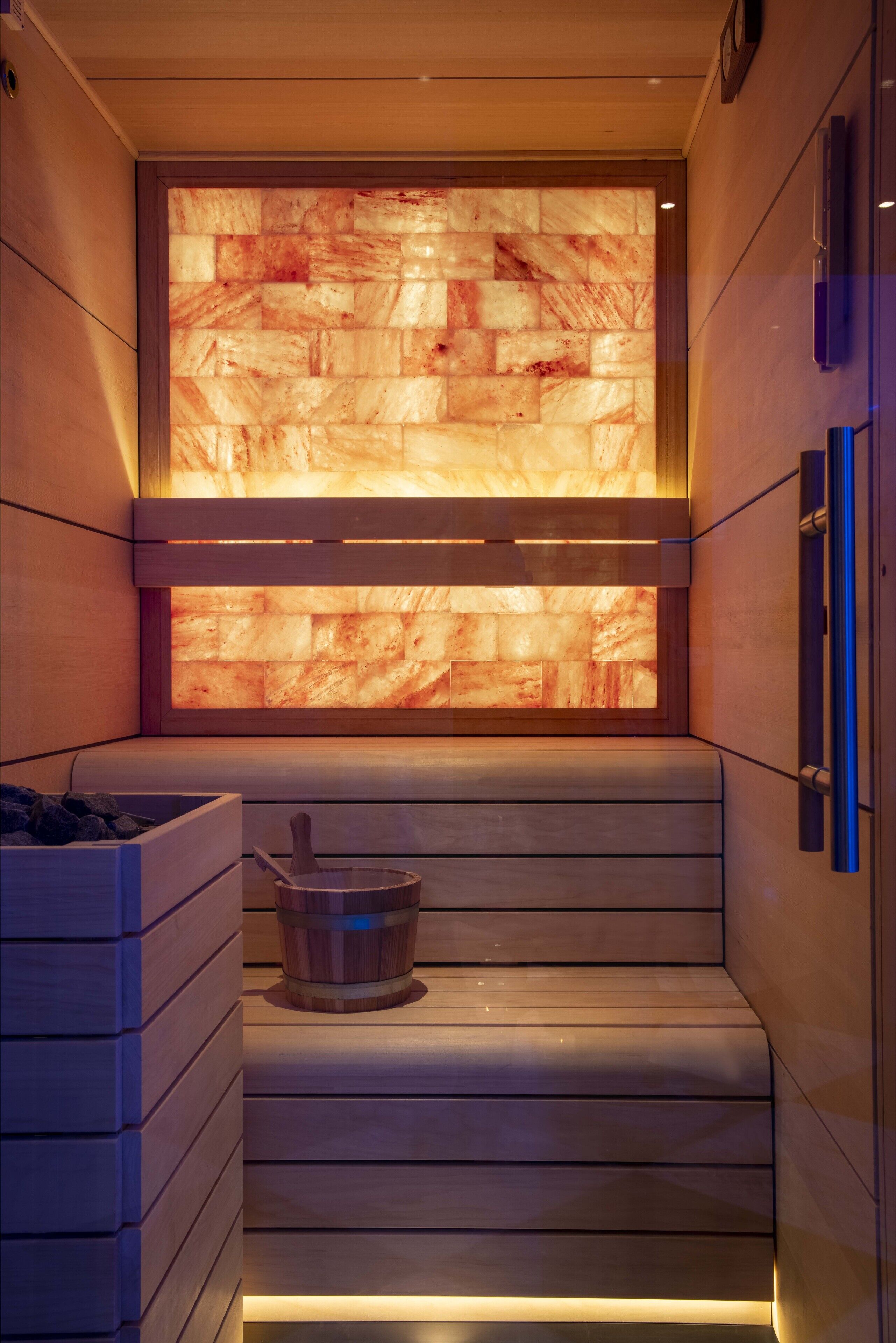 sauna, steam room, turkish bath/hammam, deep-tissue massages