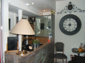 المنشأة من الداخل