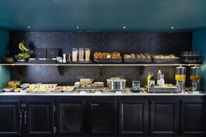 Daily buffet breakfast for a fee - Hotel Diana Dauphine (Strasbourg)
