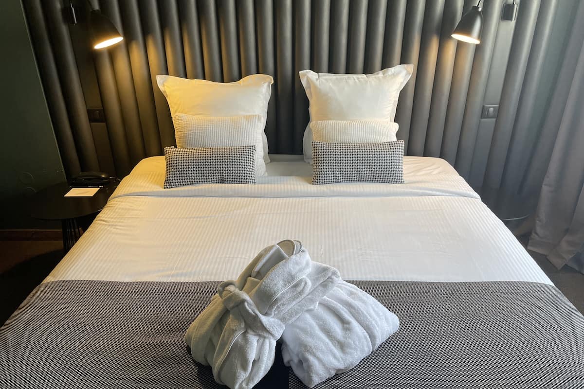 deluxe double room | minibar, in-room safe, desk, soundproofing