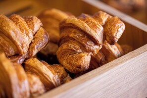 Daily buffet breakfast (EUR 18 per person)