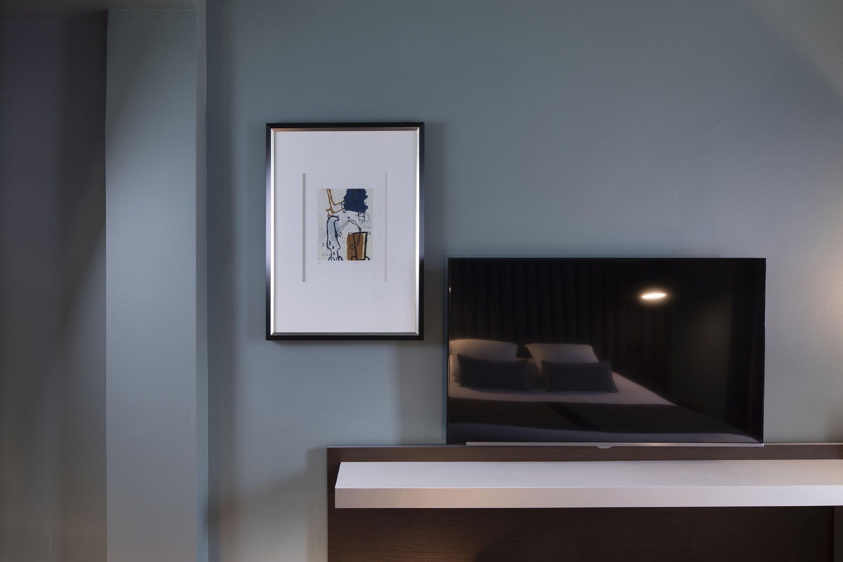 standard double room or single use | minibar, in-room safe, desk, soundproofing