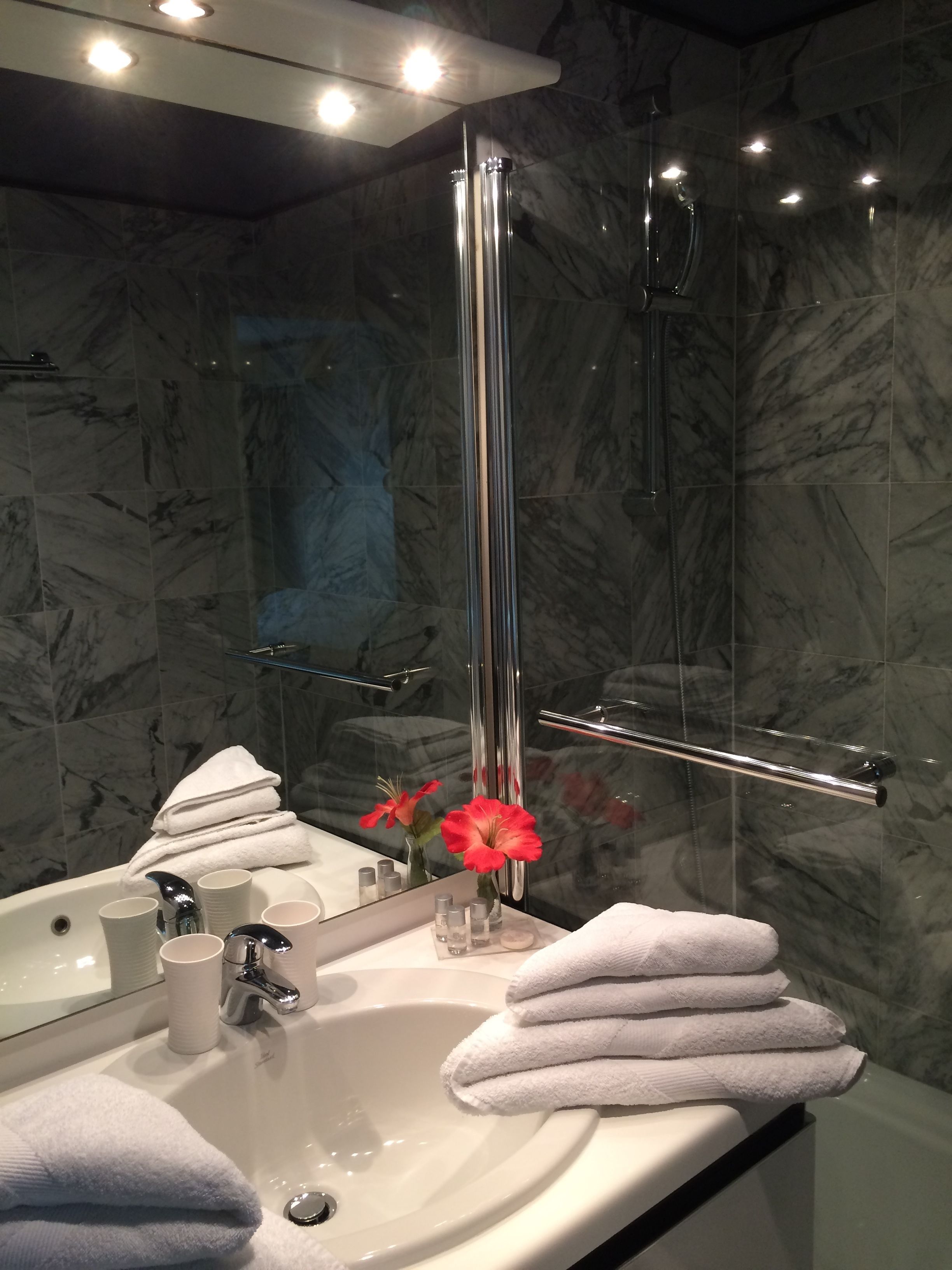 bathtub, rainfall showerhead, free toiletries, hair dryer