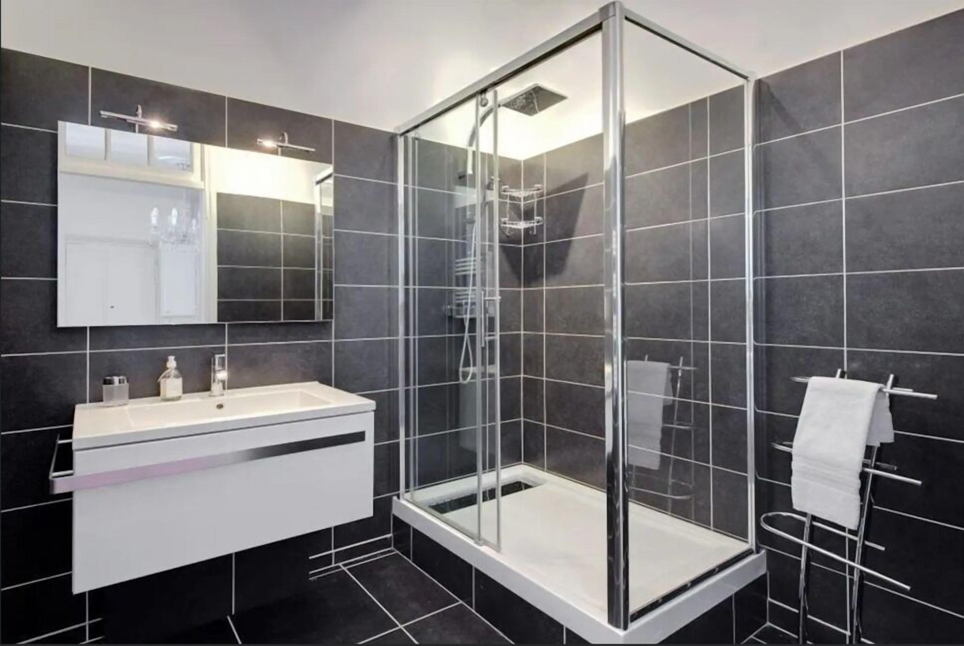 comfort apartment | bathroom | free toiletries, hair dryer, towels, soap