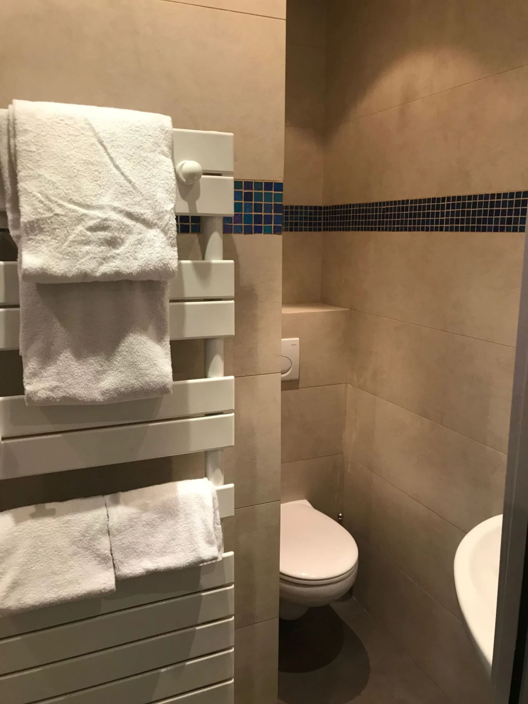single room | bathroom | free toiletries, hair dryer, towels, soap