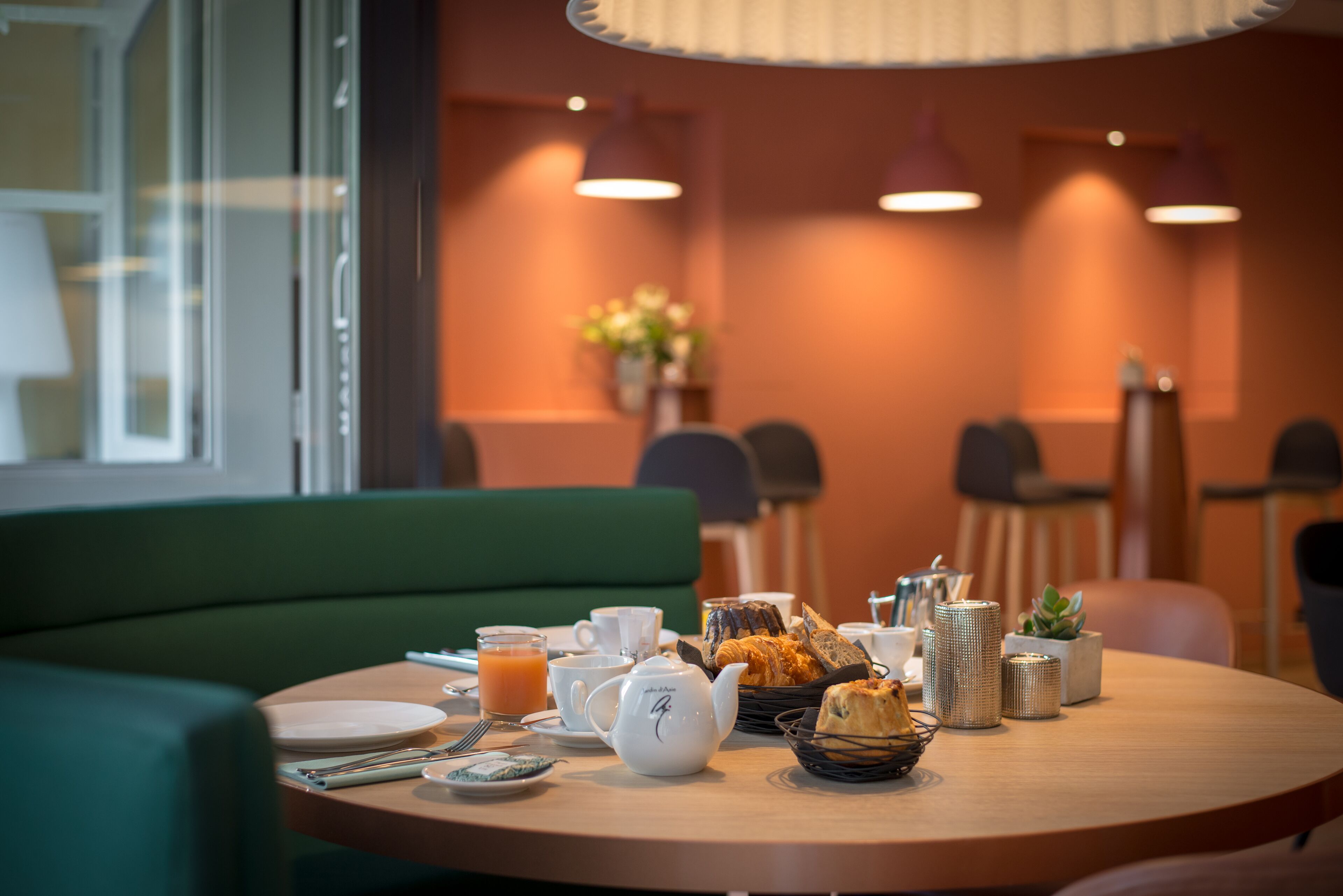 Tägliches Frühstücksbuffet (17 EUR pro Person)