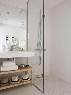 Hair dryer, towels -  Hôtel Rohan Strasbourg (Strasbourg)