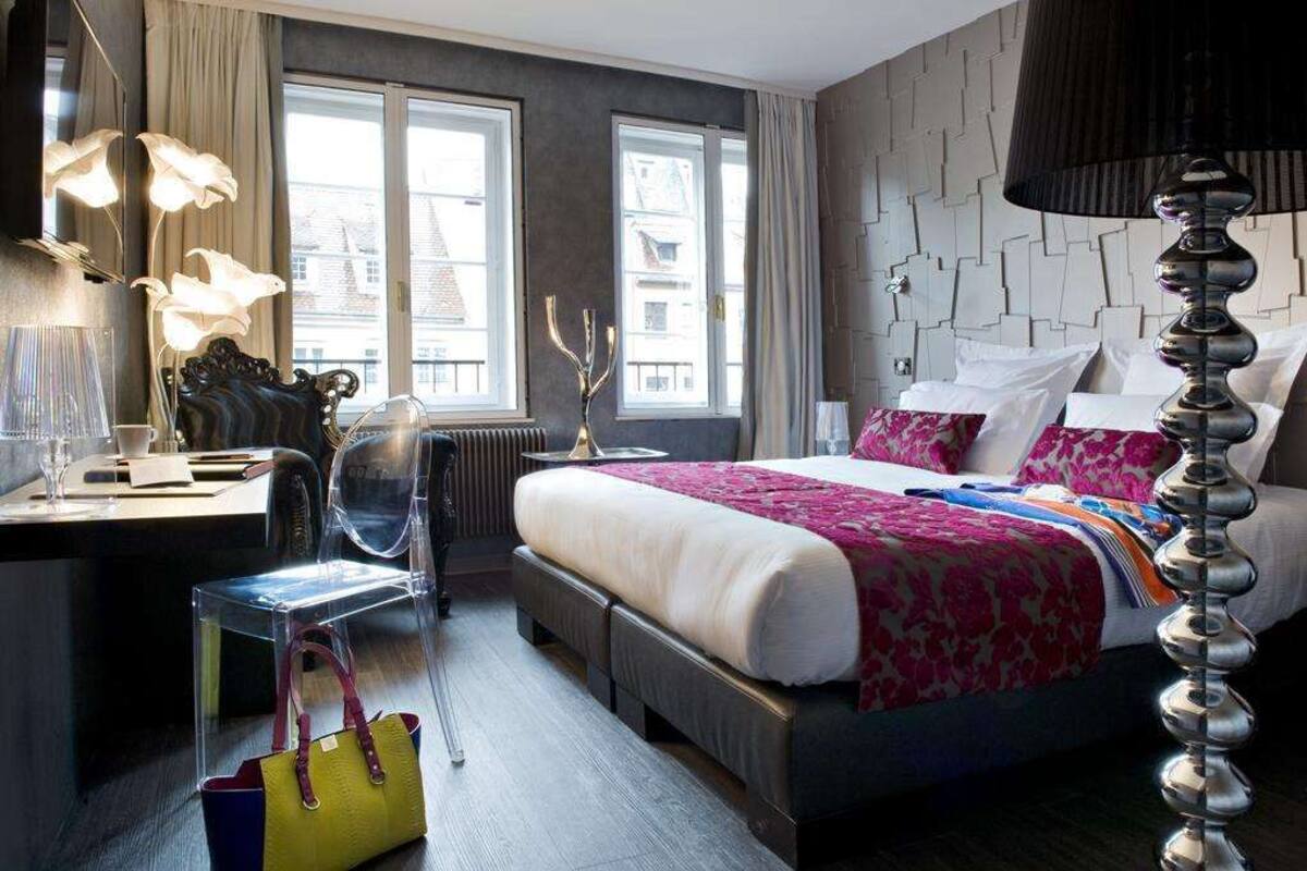 Premium bedding, in-room safe, blackout drapes, soundproofing
