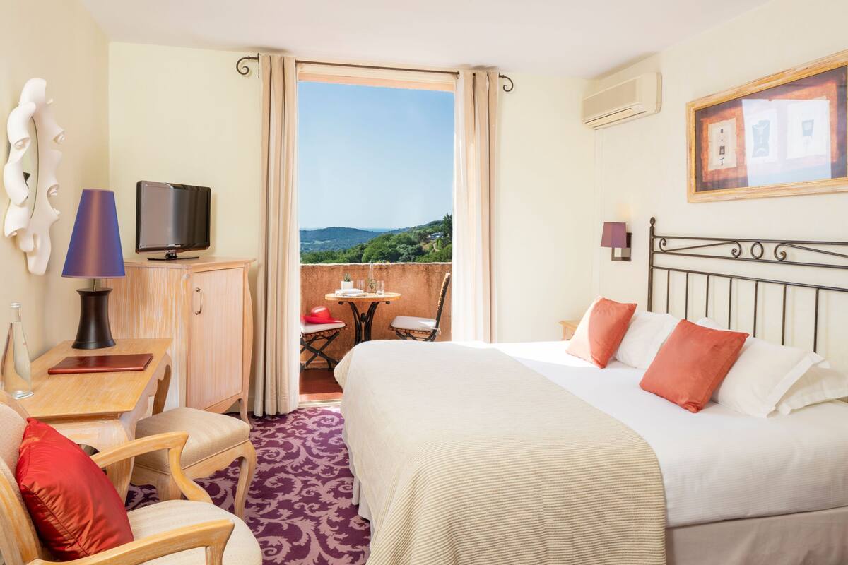 Double Room, Terrace | Minibar, in-room safe, free WiFi, bed sheets