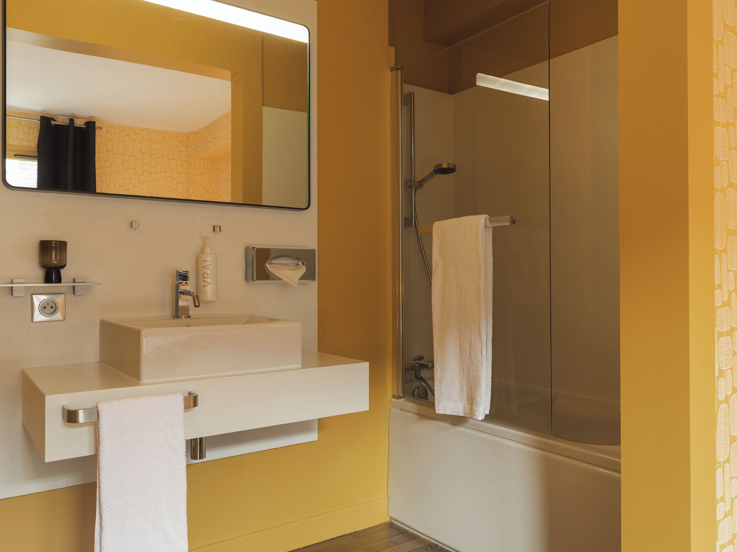 Chambre Standard Double | Salle de bain | Sèche-cheveux, serviettes fournies, savon, shampoing