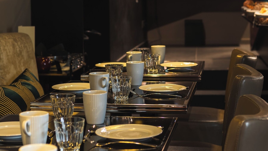 L'Hôtel - Face au Château - Boutique Hôtel et Séminaires