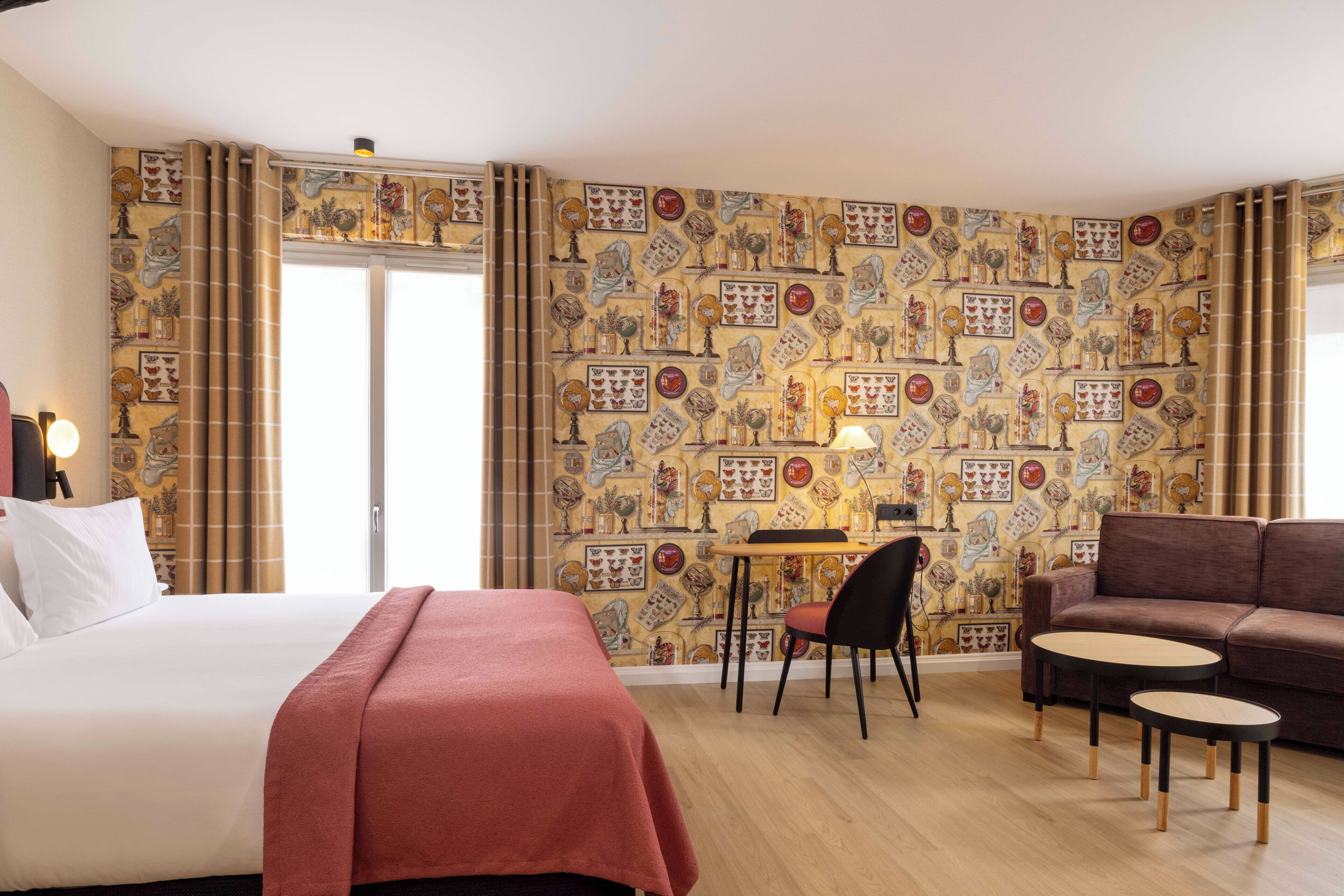 junior suite | 1 bedroom, premium bedding, in-room safe, desk