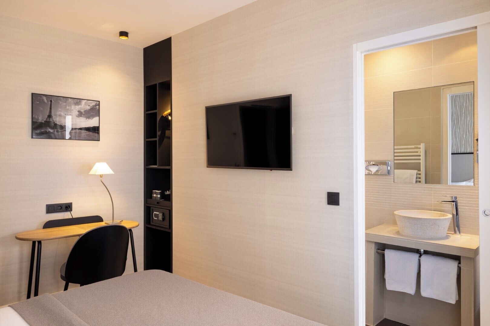 deluxe room | 1 bedroom, premium bedding, in-room safe, desk