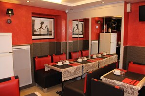 Daily continental breakfast (EUR 7 per person)