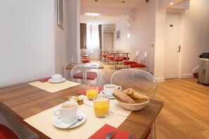Daily buffet breakfast (EUR 8.00 per person)