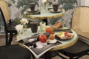 Colazione a buffet a pagamento, servita tutte le mattine 