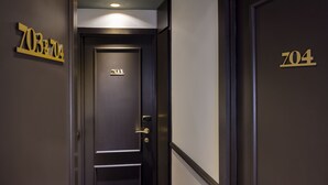 Communicating Room
