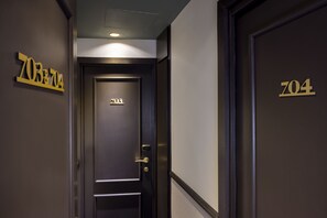 Communicating Room