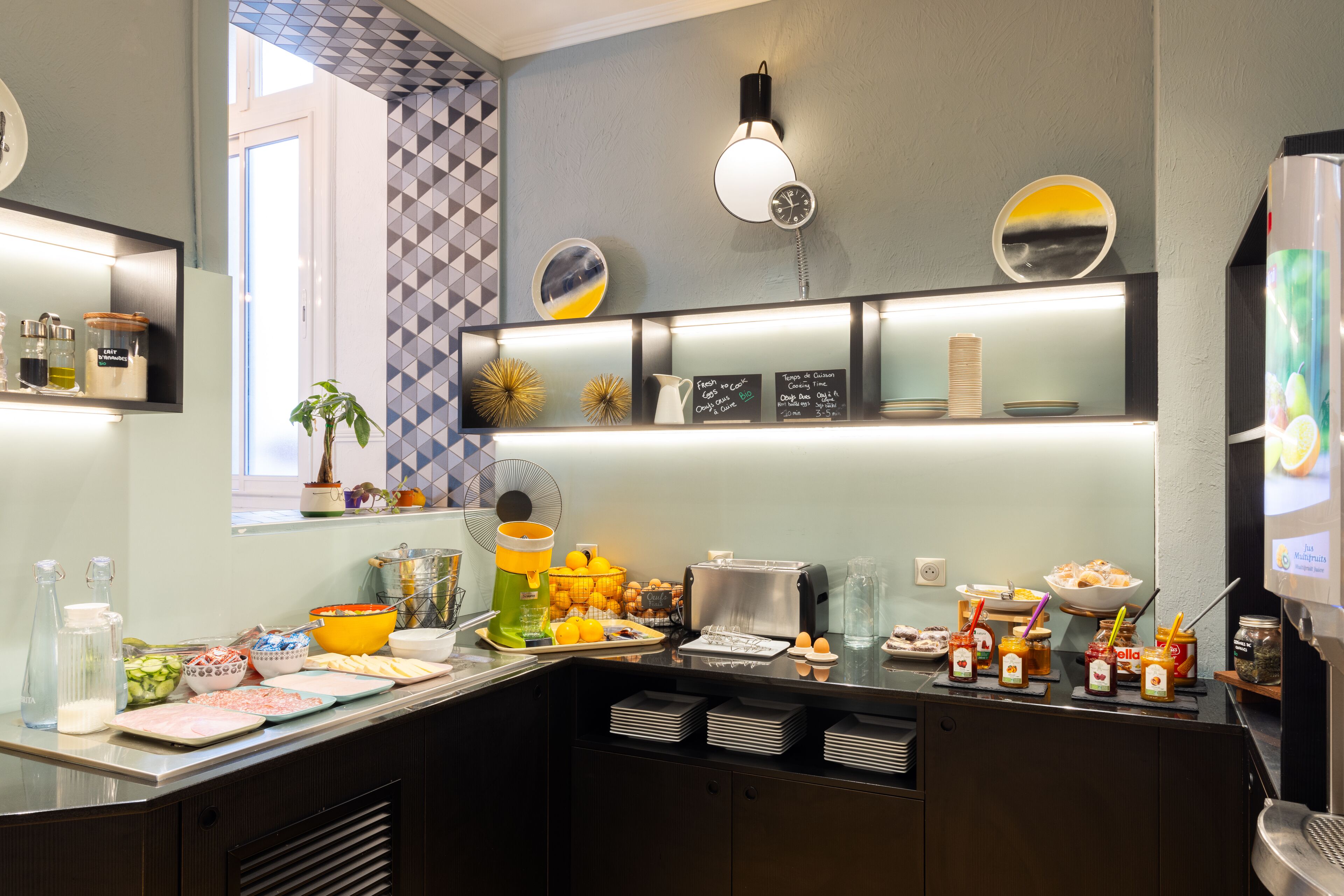 daily cooked-to-order breakfast (eur 15 per person)