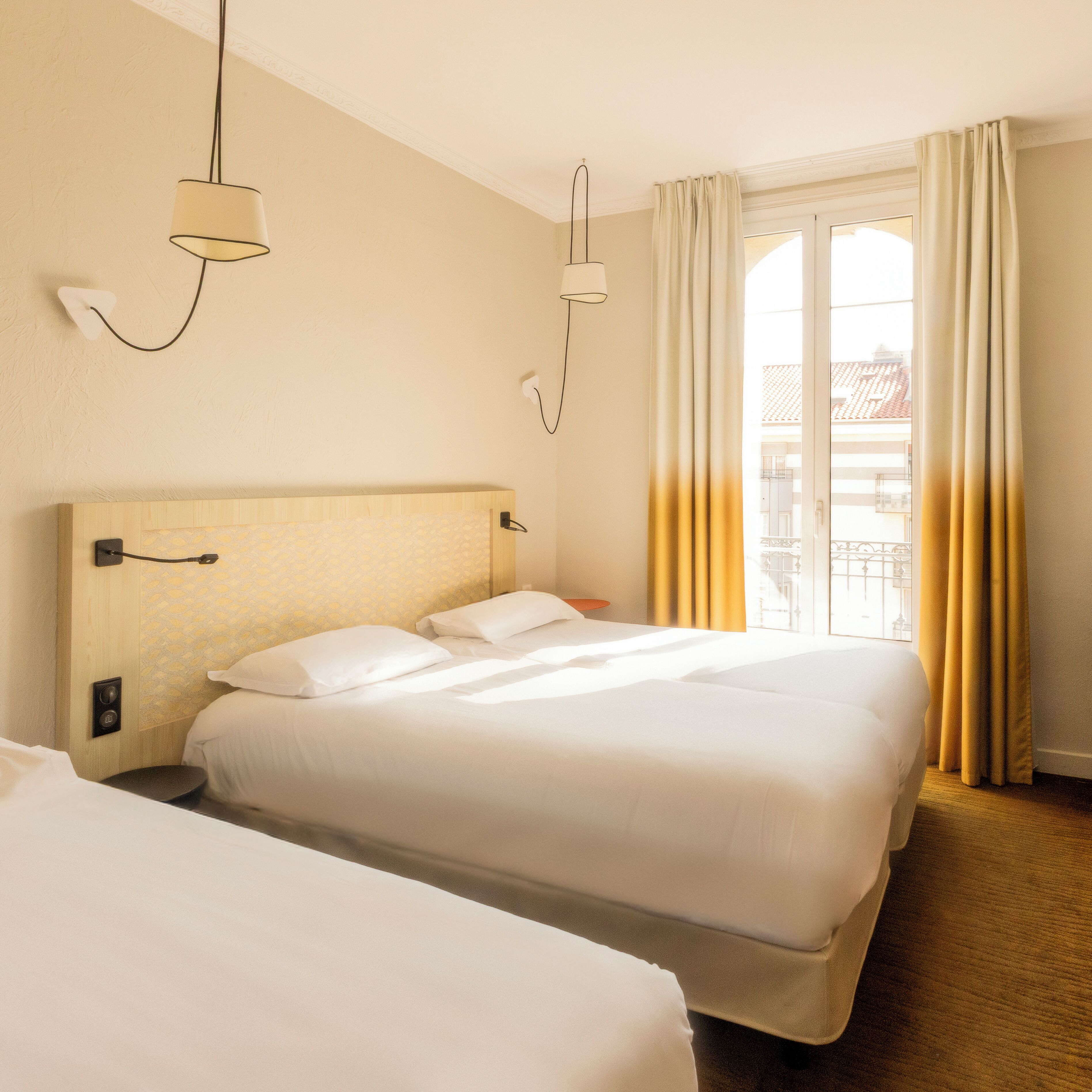 Triple Room | Minibar, in-room safe, desk, blackout drapes