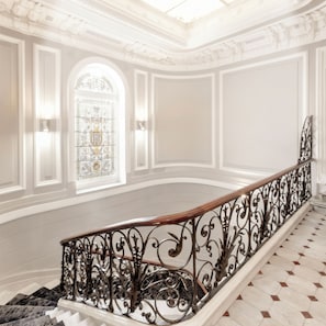 Staircase - Hôtel Vendôme (Nice)