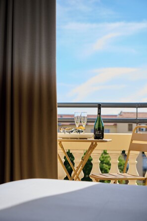 Comfort-Doppelzimmer, Terrasse | Minibar, Zimmersafe, Schreibtisch, Verdunkelungsvorhänge