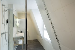 Free toiletries, hair dryer, towels - Hotel Albert 1er Paris Lafayette (Paris)