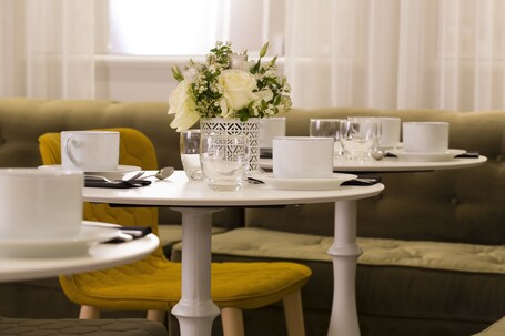 Hotel Pastel Paris - Image 16