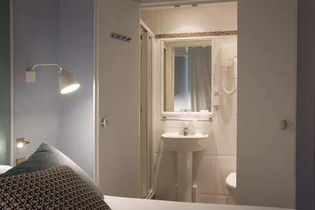 Hotel Pastel Paris - Image 13