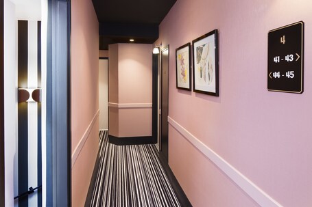 Hotel Pastel Paris - Image 11