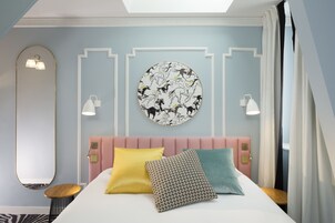 Biancheria da letto di alta qualità, una scrivania, insonorizzazione