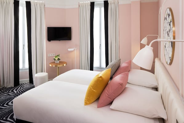 Chambre comfort double | Premium bedding, desk, soundproofing, iron/ironing board