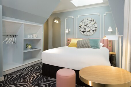 Hotel Pastel Paris - Image 18
