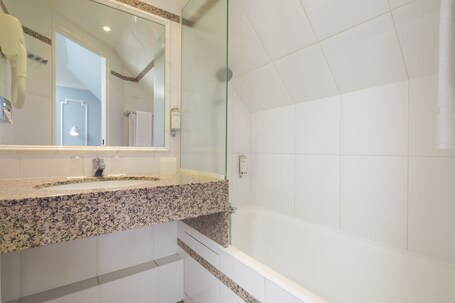 Hotel Pastel Paris - Image 9