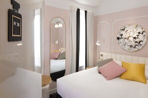 Premium bedding, desk, soundproofing, iron/ironing board - Hôtel Pastel Paris (Paris)