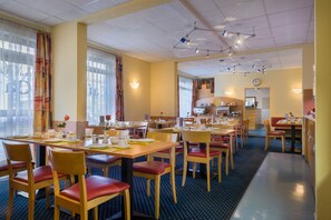 Päivittäinen buffetaamiainen (10 EUR per henkilö)
